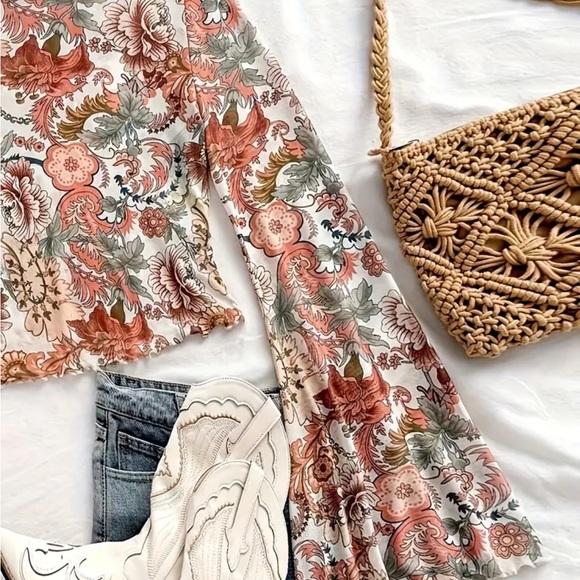 Floral Long Sleeve Blouse - Picture 6 of 6